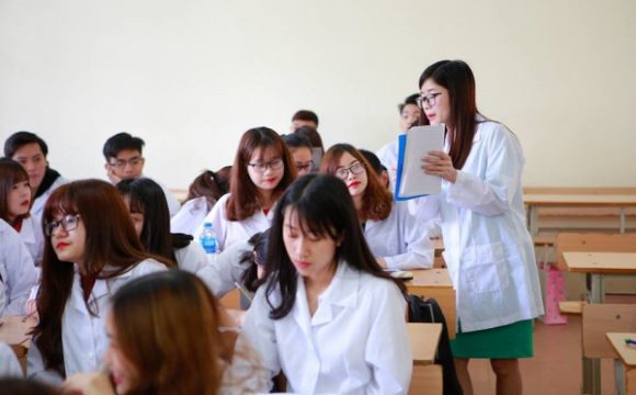 Mức học phí Cao đẳng Dược TPHCM năm 2022 khá cao