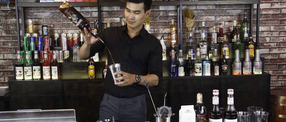 hoc-nghe-bartender