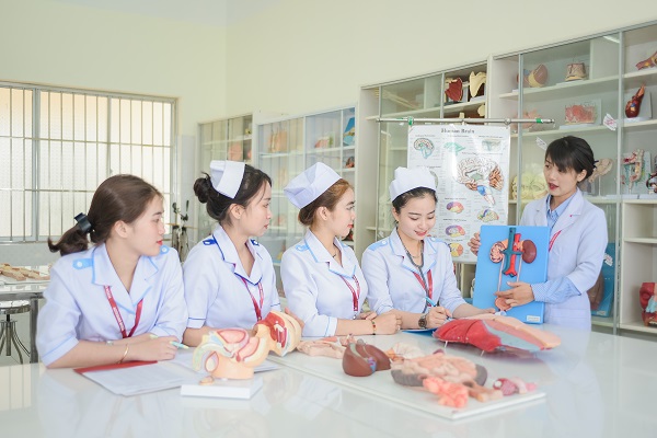 Ngành Điều dưỡng học trường nào ở TPHCM hệ Đại học?